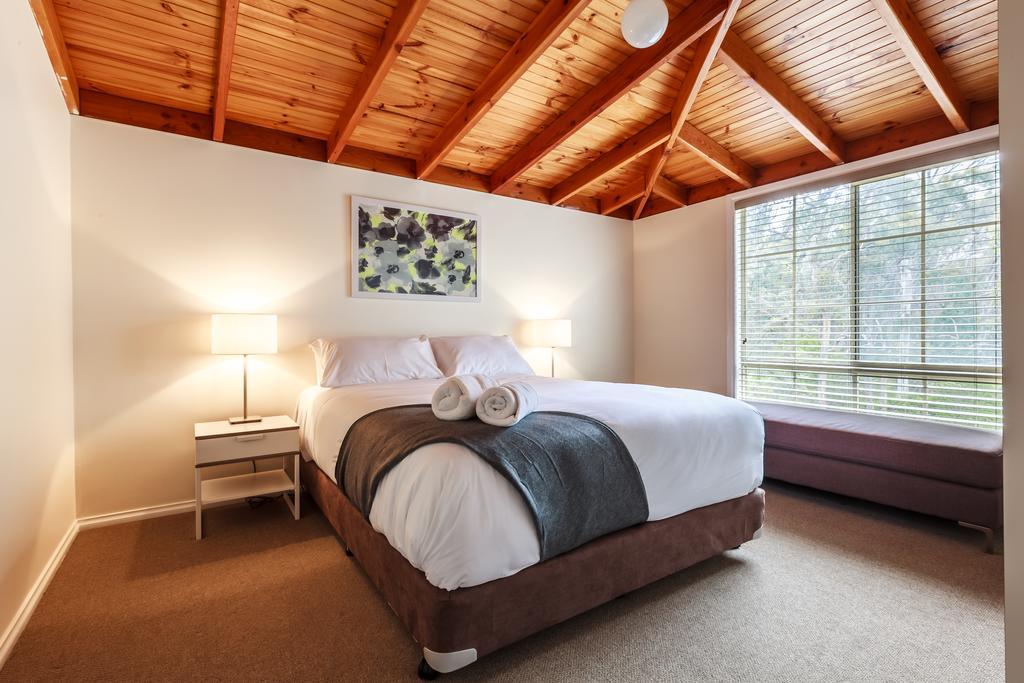 The Cottages At Hepburn Springs Room photo