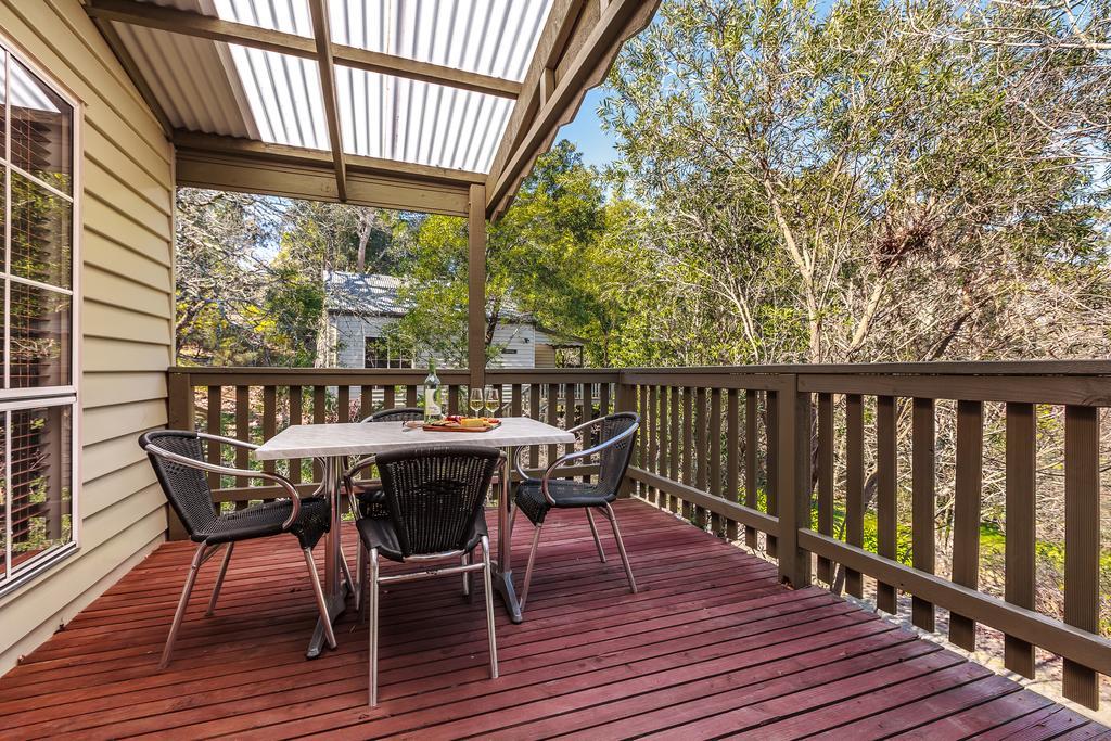 The Cottages At Hepburn Springs Room photo